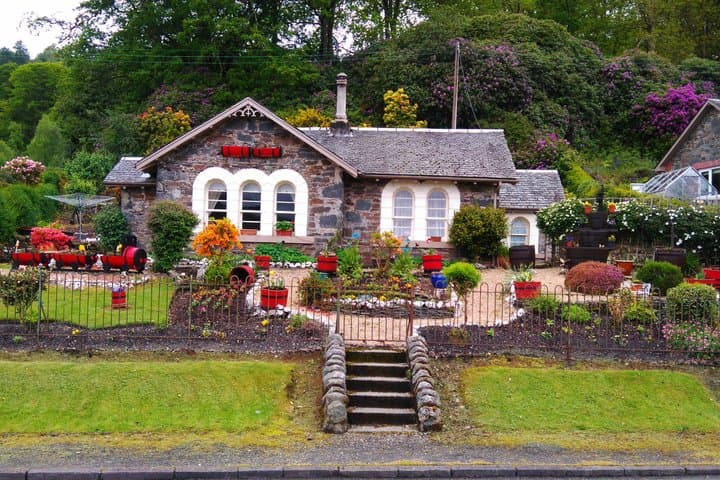 Loch Lomond and Stirling Castle Small Group Tour from Glasgow
