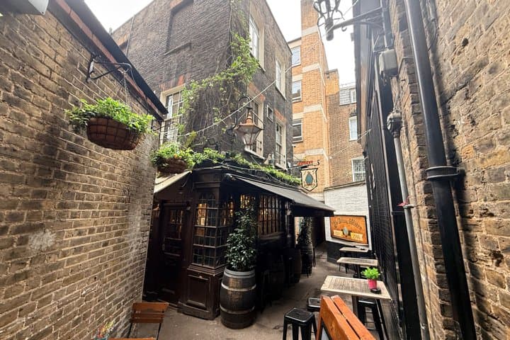 Historic London Pubs; includes a beer in each bar and snacks
