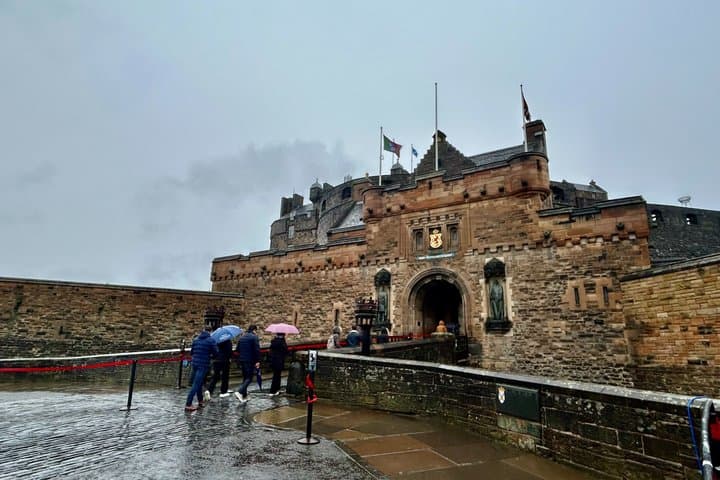 Guided Tour of Edinburgh Castle with Admission