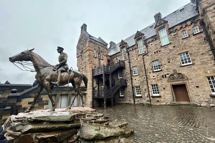 Guided Tour of Edinburgh Castle with Admission