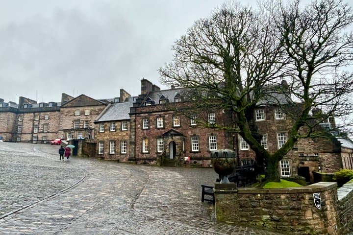 Guided Tour of Edinburgh Castle with Admission
