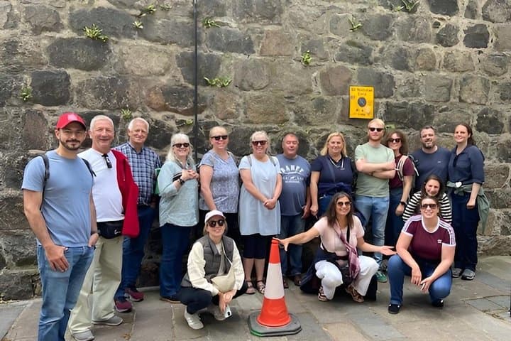 5 Star Tour of Aberdeen's Historic Centre and Street Art