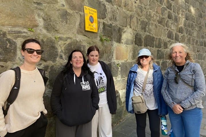 5 Star Tour of Aberdeen's Historic Centre and Street Art