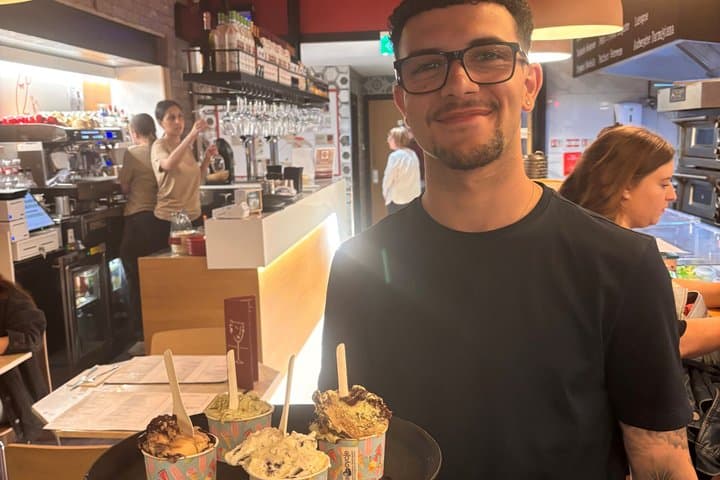 Beatles Foodie Experience Taste and Tour in Liverpool