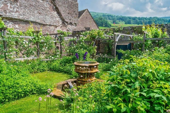 Bannau Brycheiniog Brecon Beacons Hay on Wye Tour