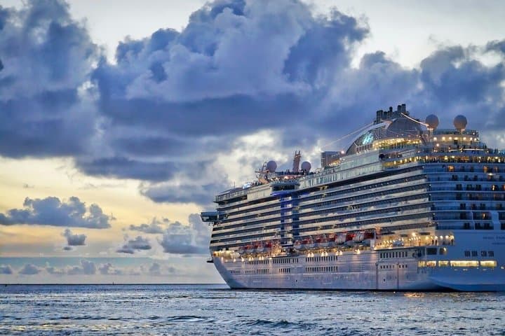 London Gatwick Airport to or from Southampton Cruise Port