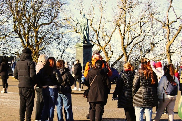 Indoor Historical Comedy Tour of Edinburgh with A Comedian
