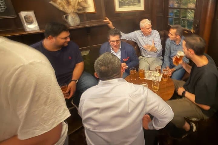 Historic London Pubs; includes a beer in each bar and snacks