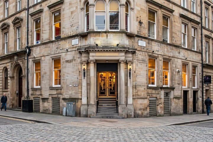 Private Walking Tour in Glasgow Old Town Pub Heritage