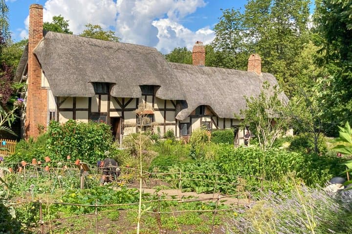 Shakespeare's Stratford-Upon-Avon & Hidden Gems Self Guided Tour