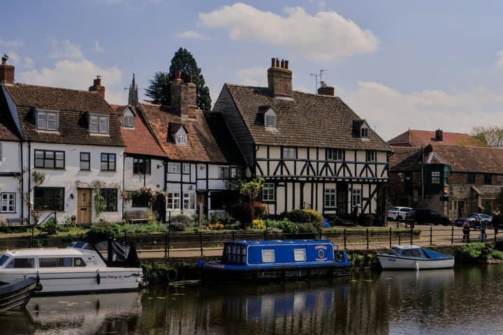 Shakespeare's Stratford-Upon-Avon & Hidden Gems Self Guided Tour