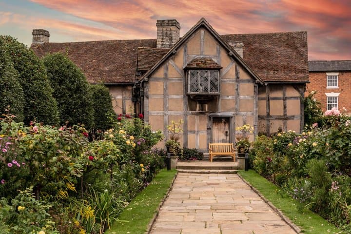Shakespeare's Stratford-Upon-Avon & Hidden Gems Self Guided Tour