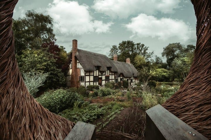 Shakespeare's Stratford-Upon-Avon & Hidden Gems Self Guided Tour