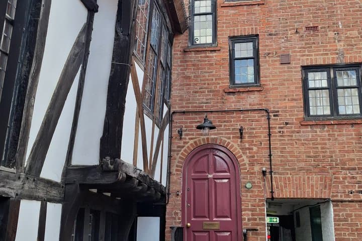 Quirky Pubs and Crooked Streets of York