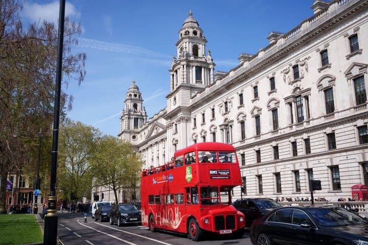 London’s First Electric Vintage Bus Tour with Live Guide
