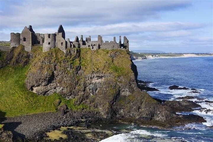 Giants Causeway and Walled City of Derry Small Group Tour