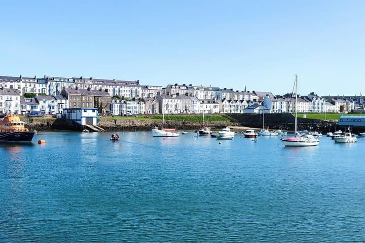 Giants Causeway and Walled City of Derry Small Group Tour