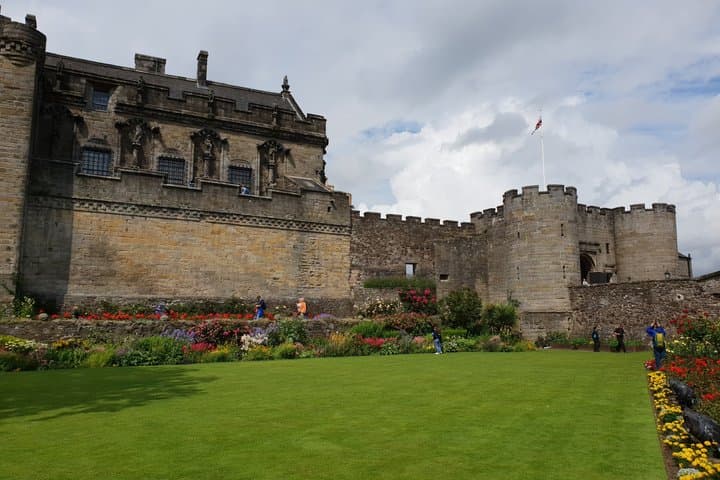 Stirling Castle Wallace Monument and Linlithgow Palace Tour