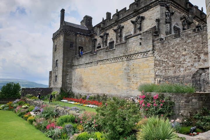 Stirling Castle Wallace Monument and Linlithgow Palace Tour