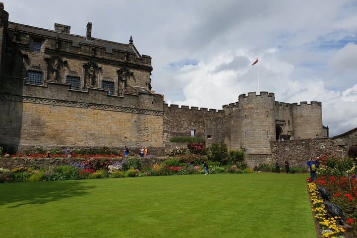 Stirling Castle Wallace Monument and Linlithgow Palace Tour