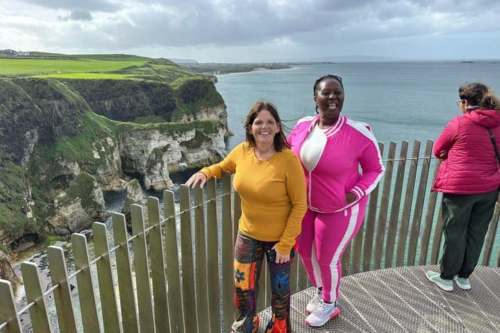 Giants Causeway and FREE Belfast Mural Tour for Cruisers