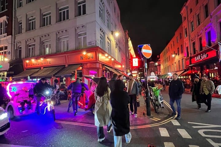 Tour privado historia LGBT por Soho y bares secretos en Espanol