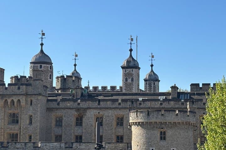 Money and Power in the City Sightseeing Tour