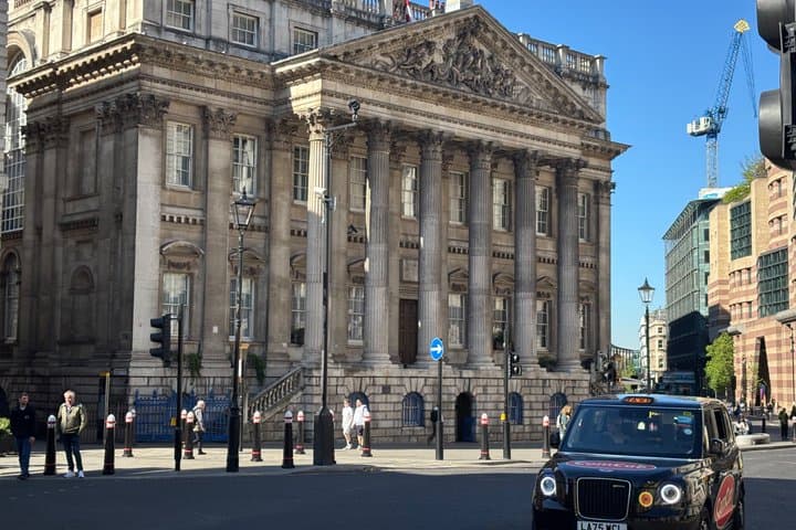 Money and Power in the City Sightseeing Tour