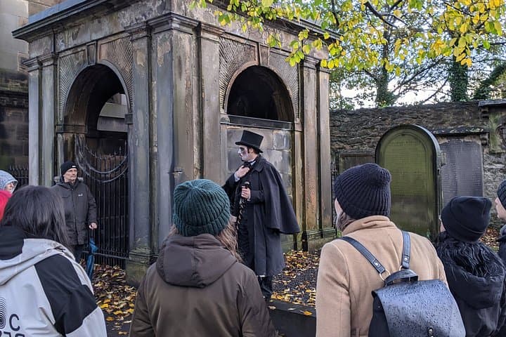 Guided Street Magic Walking Tour of Edinburgh