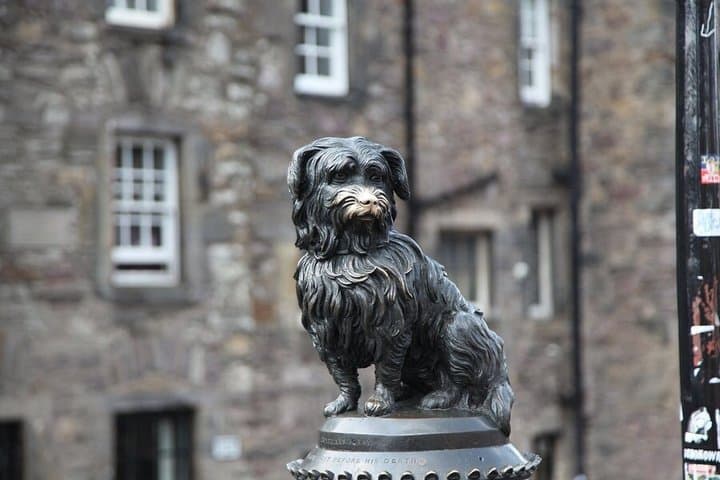 Edinburgh: Old Town early morning walk with a Scottish guide