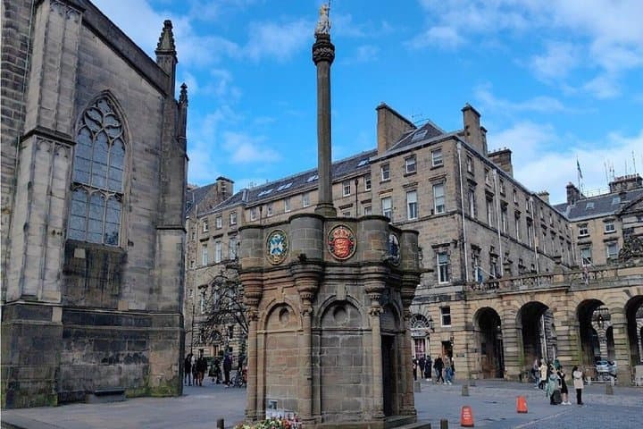 Edinburgh: Old Town early morning walk with a Scottish guide