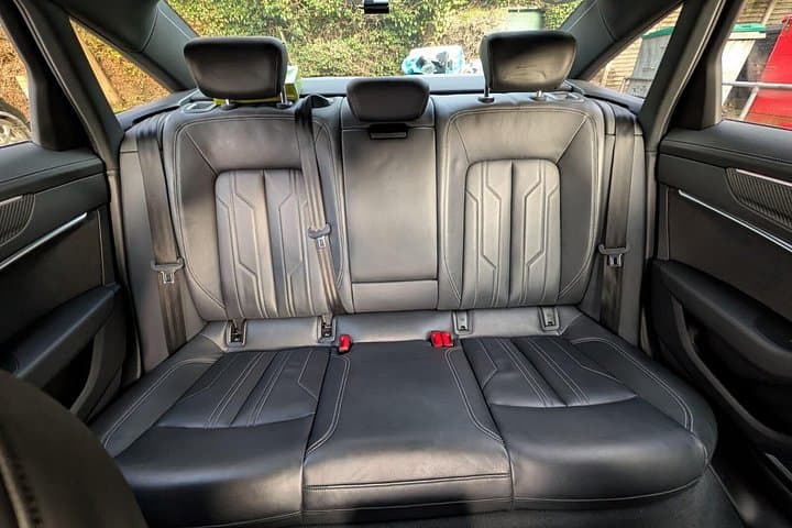 Crawley Gatwick to and from Stonehenge Private Transfer