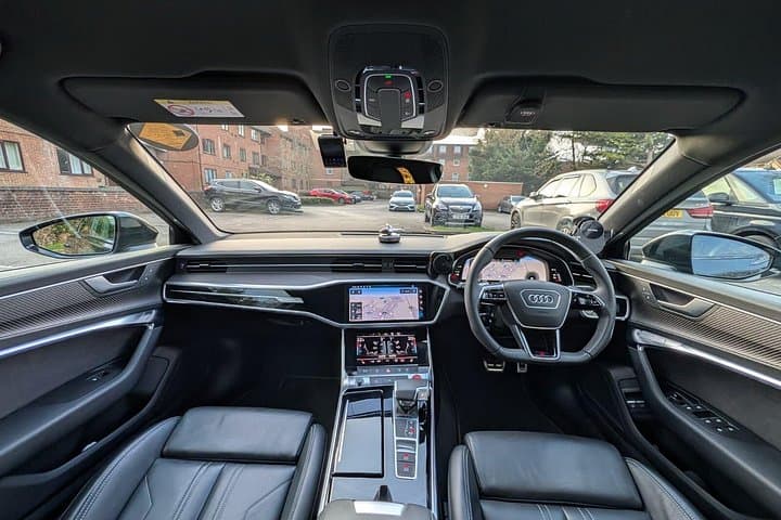 Crawley Gatwick to and from Stonehenge Private Transfer