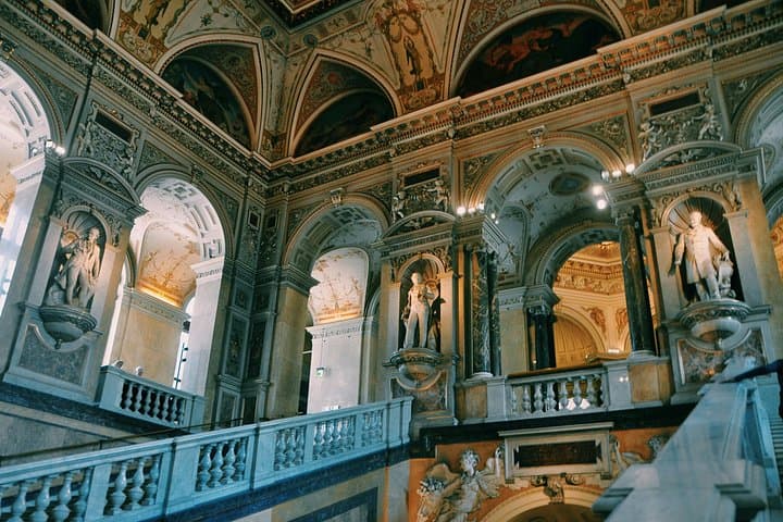 London 2h Natural History Museum Guided Tour with Priority Entry
