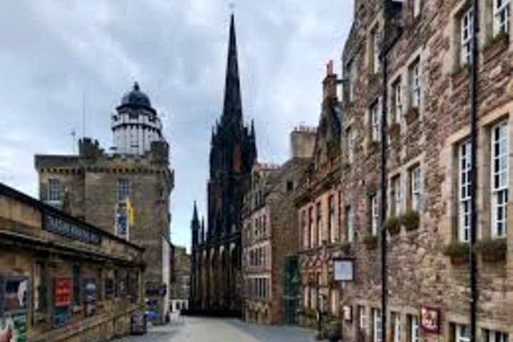 Edinburgh Royal Mile Scavenger Hunt Adventure