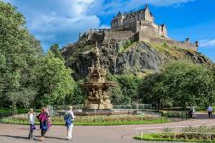Edinburgh Royal Mile Scavenger Hunt Adventure