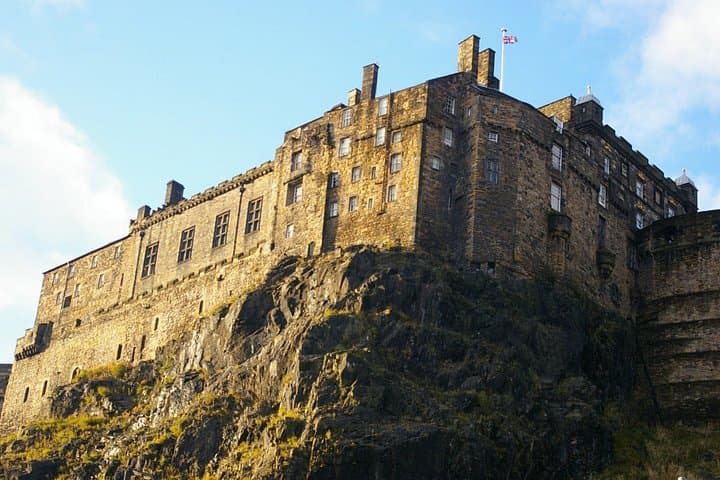 Edinburgh Royal Mile Epic Scavenger Hunt Adventure