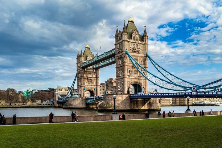 London Sightseeing Tour with Tower of London Ticket