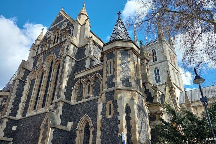 London Sightseeing Tour with Tower of London Ticket