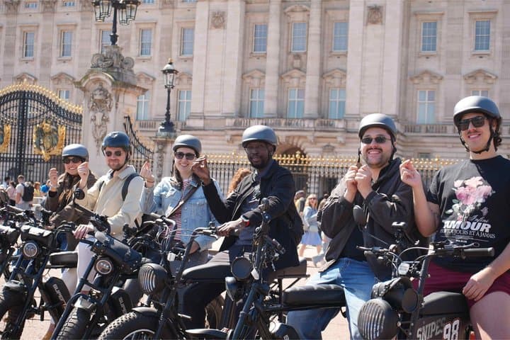 London eBike Tour with Real Artefacts - Small Group Experience