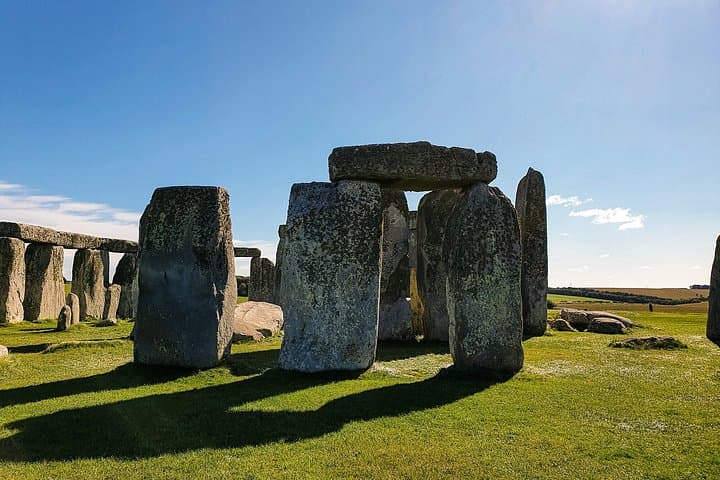 Stonehenge Highlights Private Tour from Southampton