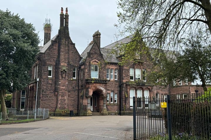 This is John Lennon's story - Private Beatles tour in Liverpool