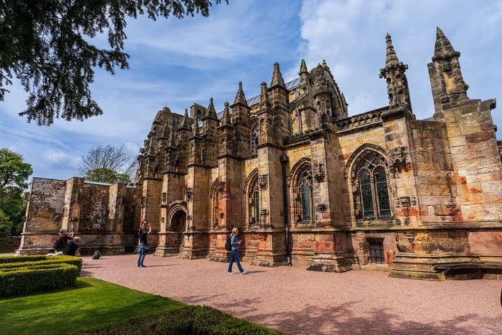 Edinburgh Shore Excursion: Cows, Rosslyn Chapel and Royal Mile