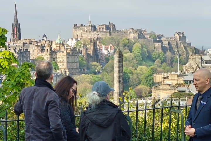 Private Edinburgh Walking Experience with STGA Blue Badge Guide