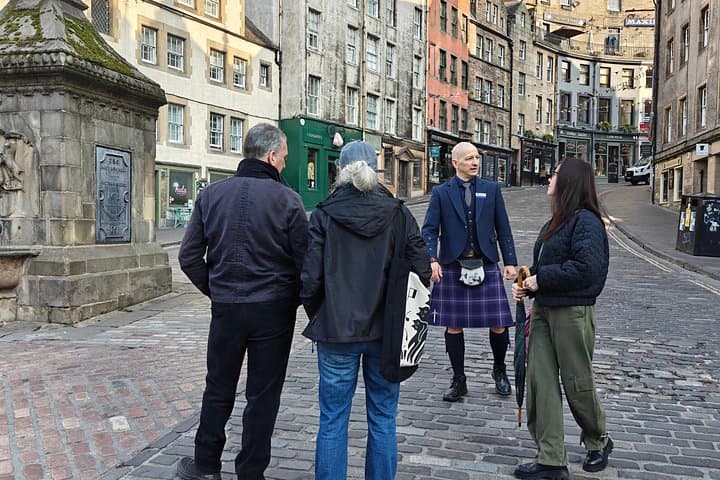 Private Edinburgh Walking Experience with STGA Blue Badge Guide