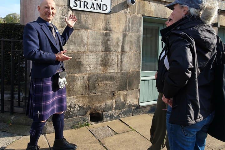 Private Edinburgh Walking Experience with STGA Blue Badge Guide