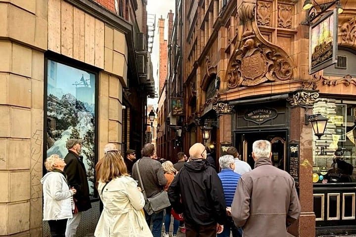 The Real Manchester from a Real Mancunian | a walking tour