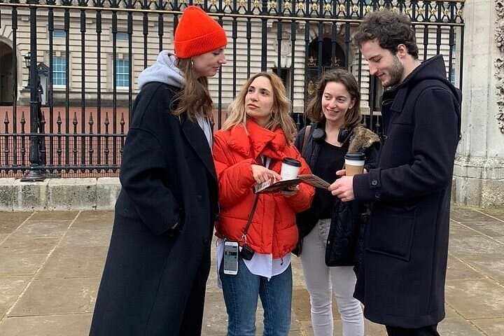 London Self-Guided Murder Mystery Tour by Buckingham Palace