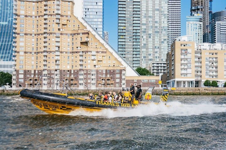 Speedboat Cruise Tour: Embankment OR Westminster Pier -70 minutes