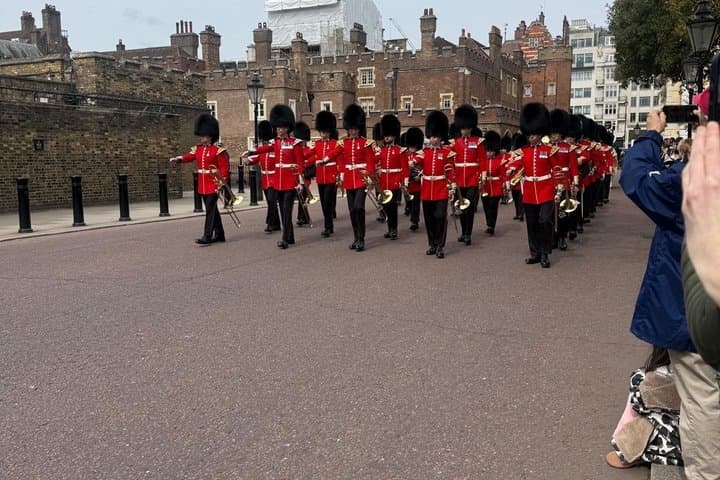 London Changing of the Guard Guided Tour